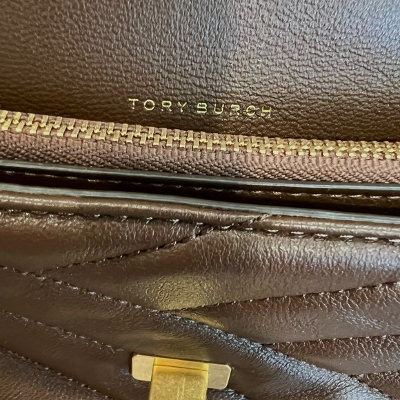 Tory Burch Kira Chevron chain wallet - Picture 3 of 8